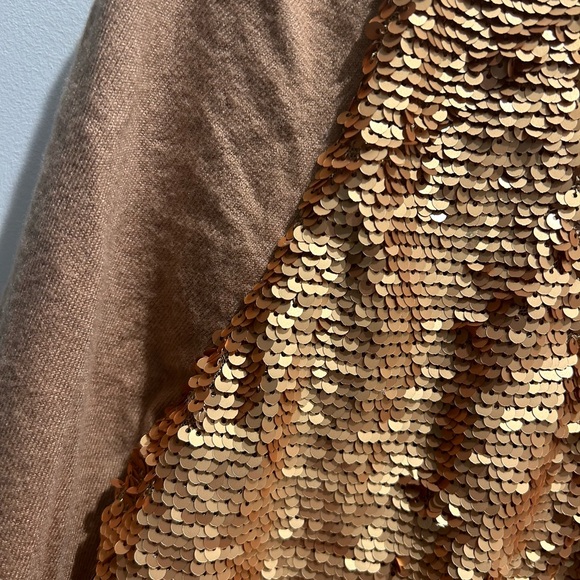 NEW Swetear Goldish/Brown with Sequins on front Size Small Express - Picture 3 of 10